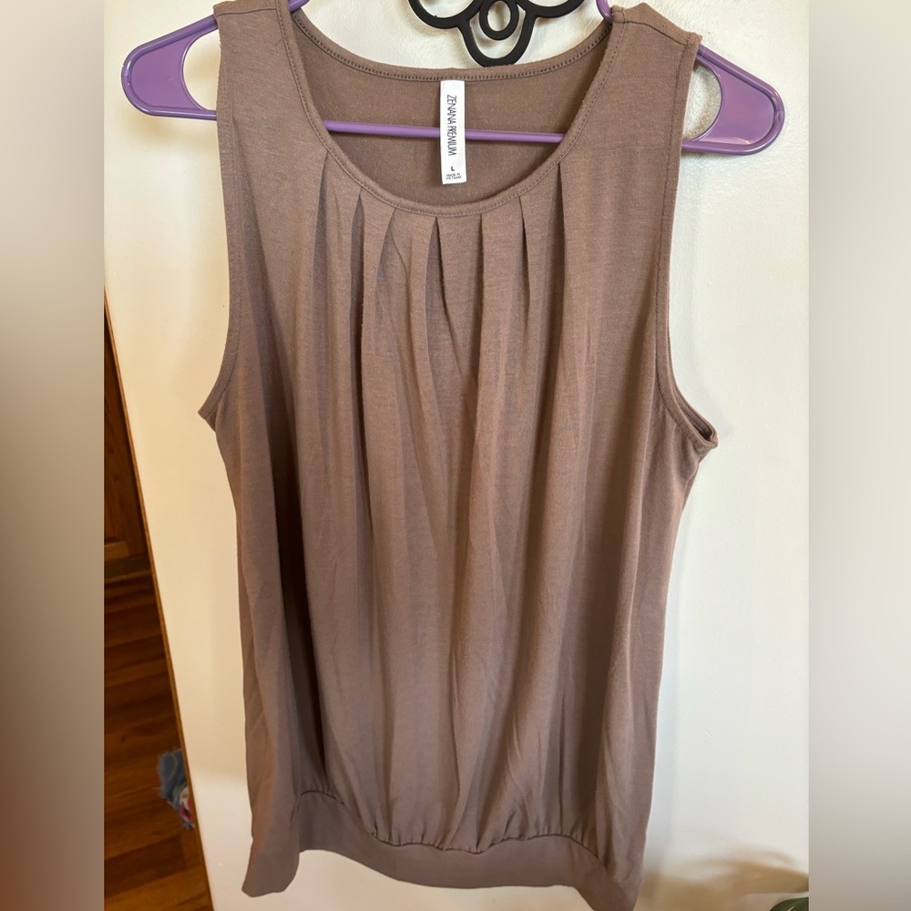 💙Women’s tank w/pleated neckline & banded bottom - LG